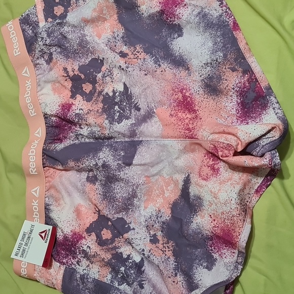 Reebok Relaxed Fit Shorts - Picture 2 of 4